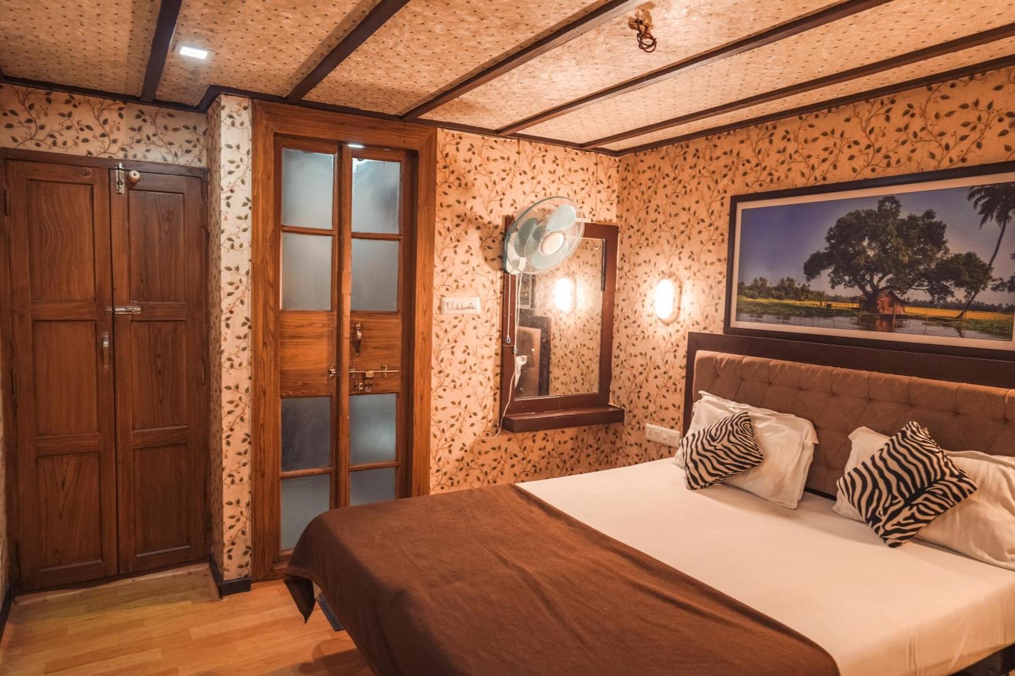 Venice Premium Houseboats Alleppey Alappuzha