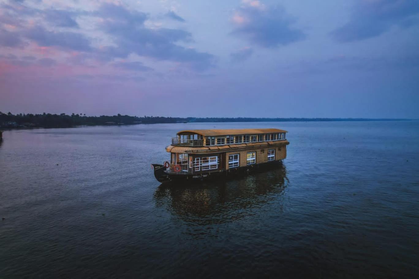 Venice Premium Houseboats Alleppey Hotel